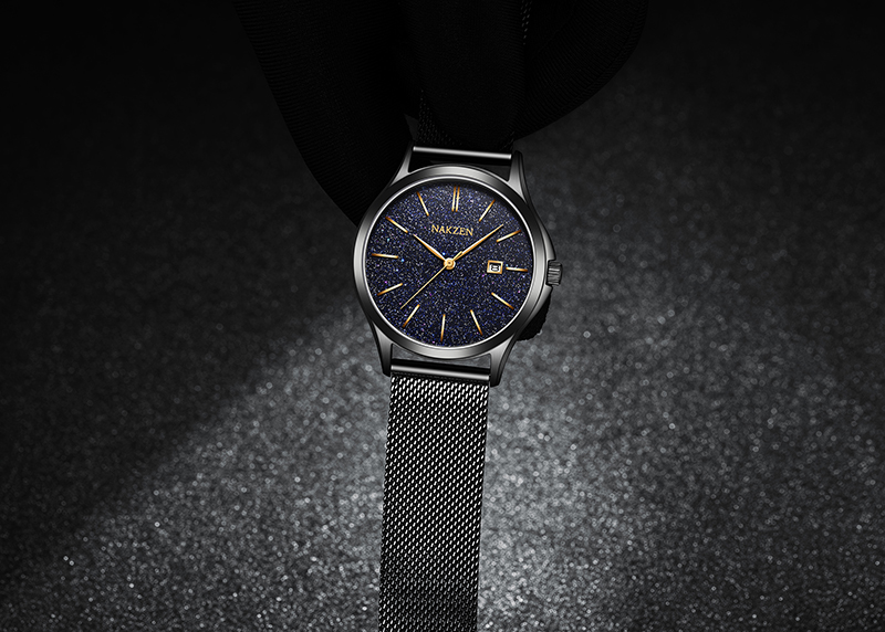 Vẻ ngo&agrave;i sang trọng với d&acirc;y đeo hợp kim 